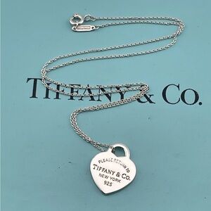 Tiffany & Co. 💯%  Auth Return To Tiffanys 925 Silver  Necklace w/pouch ✨EUC✨
